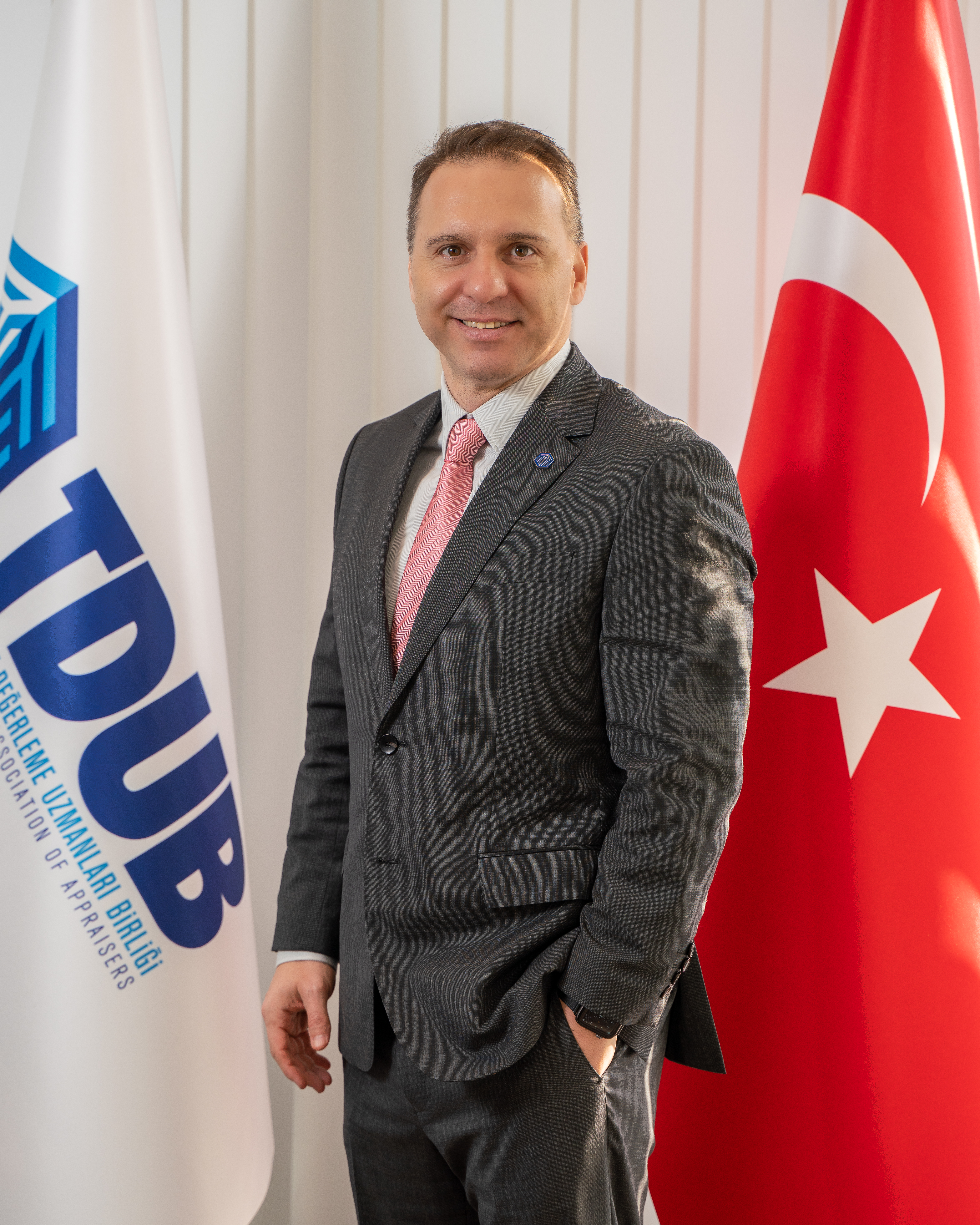 ÖZGÜR NEHİR