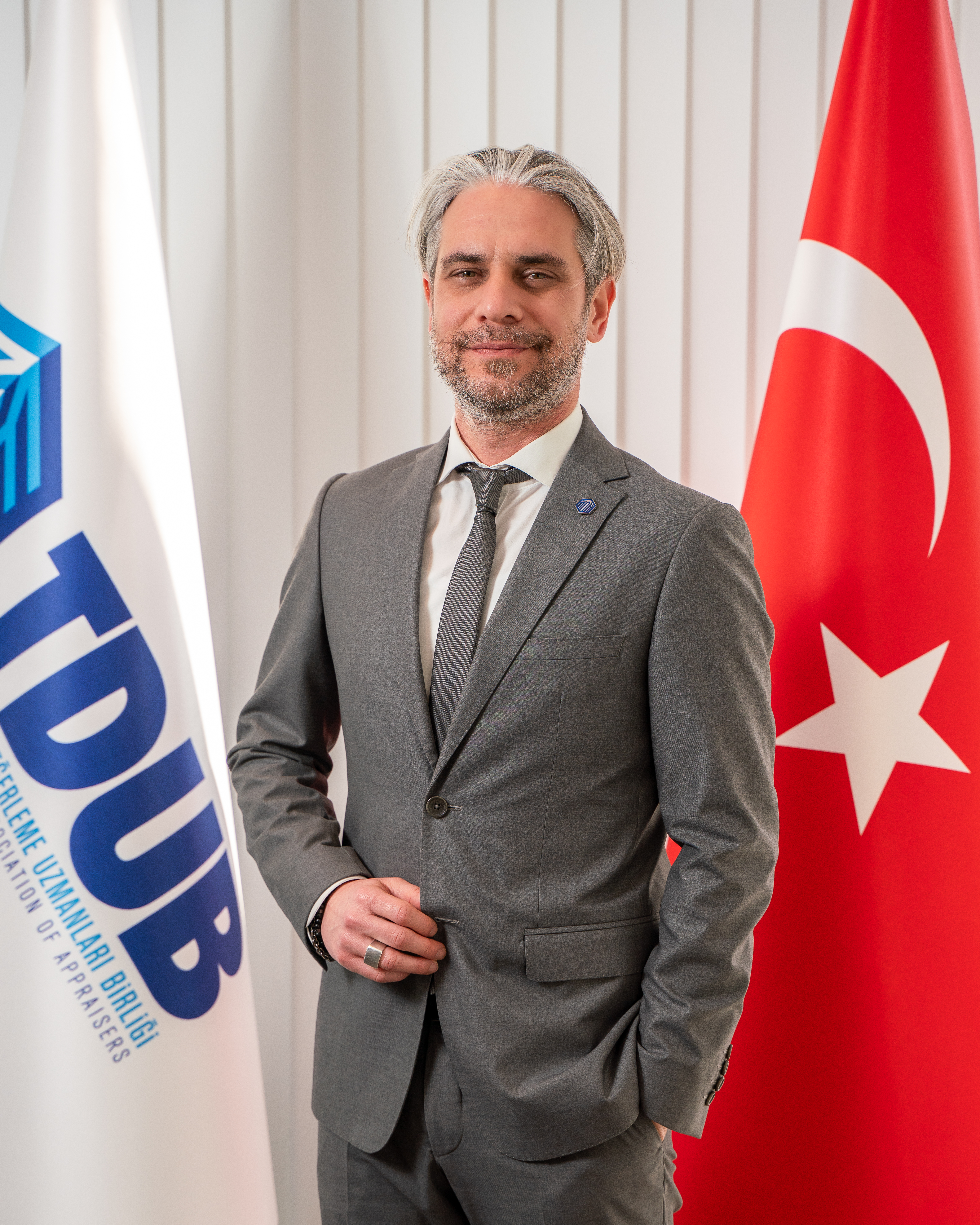 AYHAN ÖZMUTLU